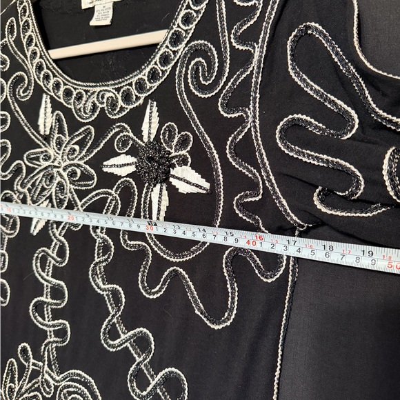 Lauren Michelle Black Top with White & Black Embroidery Ribbon detail VTG Luxury - Picture 12 of 13